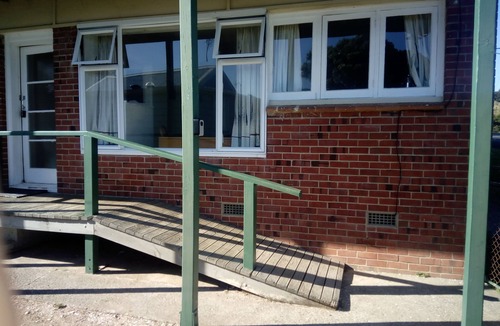 Cable Bay Cottage | Cute 1 Brm unit, walk to the beach, With great Sea Views.