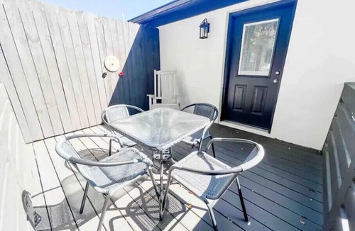 Homewood Condo | Cute 2 BR Condo Downtown Homewood