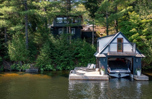 Gravenhurst Cottage | Cute 3+1 bed, 1bath, newly renovated cottage, Lake Muskoka, Sauna, Boathouse!