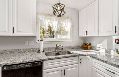 Virginia Beach House | Cute 4 bed 2.5 bath Home - Sleeps 12! 30 night min