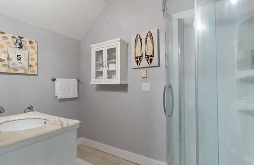 Regional District of Nanaimo House | Cute and Cozy Designer Suite