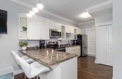 Regional District of Nanaimo House | Cute and Cozy Designer Suite