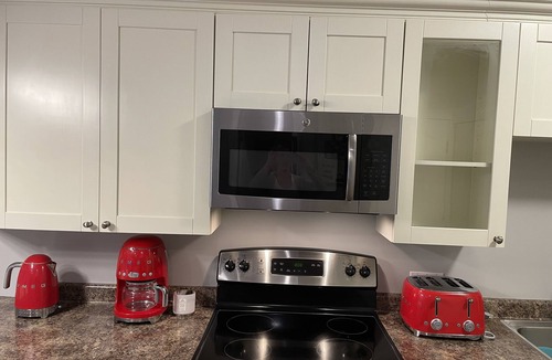 Regional District of Nanaimo House | Cute and Cozy Designer Suite
