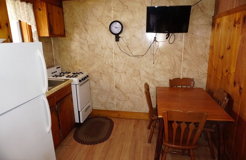 Hampton Cottage | Cute and Cozy. Short walk to Sand. Close to Attractions.