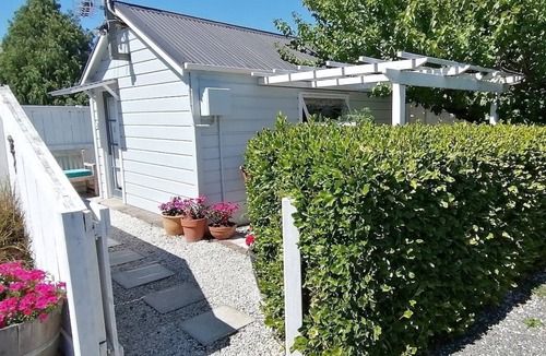 Longlands Cottage | Cute and private self Contained Cottage