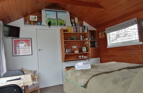 Longlands Cottage | Cute and private self Contained Cottage