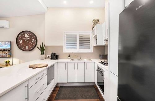 Parkside House | Cute as a Button - Picket Fence 3 Bed Stylish Home