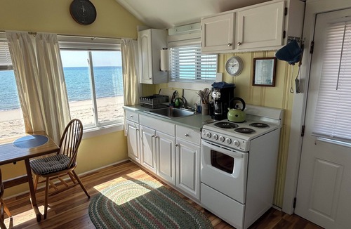 North Truro Cottage | Cute beachfront 1BR unit, amazing sunsets, WIFI and AC.