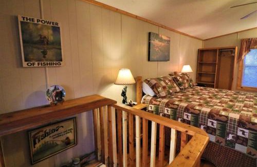 Helen House | Cute Cabin creek & Firepit #12