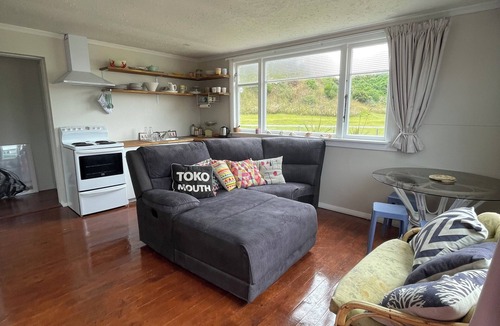 Clutha District Cabin | Cute cabin in the heart of Toko Mouth- best kept secret in South Otago