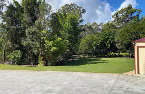 Gold Coast City Cabin | Cute cabin on 1.5 acres in Mt Nathan, just 15 mins to movie world & wet n wild