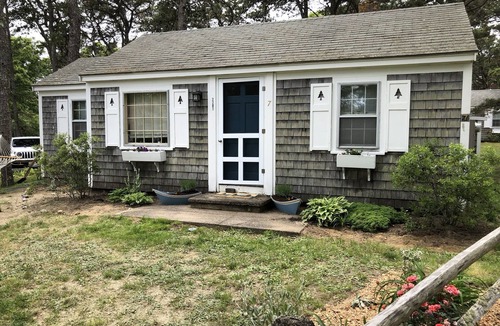 Eastham Cottage | Cute Cape Cottage with pond and pool