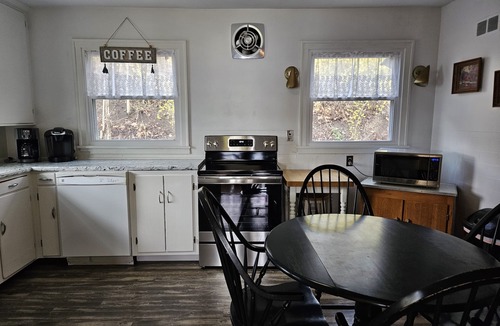 Hammondsport House | Cute Cape on Keuka Lake with Boat Launch Prime Location