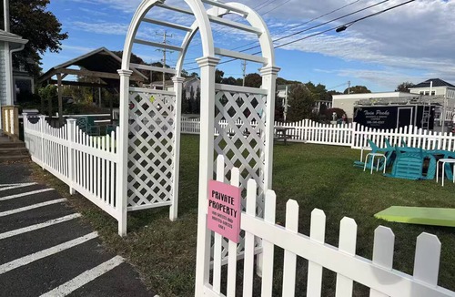 Buzzards Bay Hotel | Cute, Clean and Friendly Motel in Buzzards Bay, 2 beds, walk to Cape Cod Canal