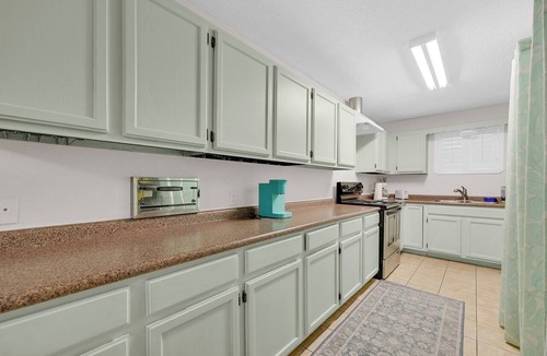 McAllen Condo | Cute, Comfy & Walkable 2/2 Condo Central McAllen