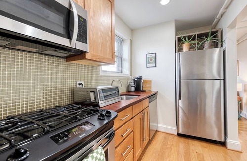 Mount Vernon Condo | Cute convenient condo in historic Mt Vernon mansion