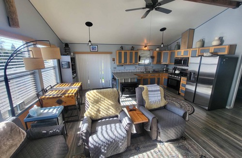 Birch Bay Apartment | Cute Cottage with fully fenced yard, covered back patio with firepit.