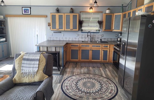Birch Bay Apartment | Cute Cottage with fully fenced yard, covered back patio with firepit.