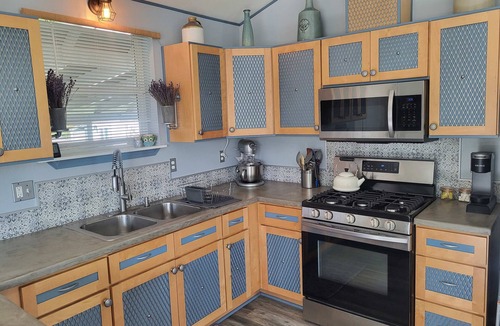 Birch Bay Apartment | Cute Cottage with fully fenced yard, covered back patio with firepit.
