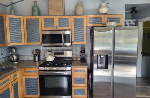 Birch Bay Apartment | Cute Cottage with fully fenced yard, covered back patio with firepit.