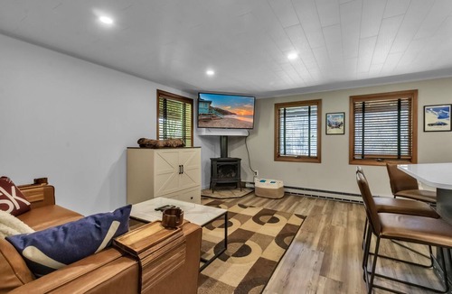 Ellicottville Apartment | Cute Cottage1/2 mile to Village, Hot Tub
