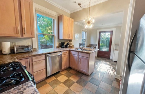 Oakley House | Cute & Cozy 2 bed 1.5 bath Oakley