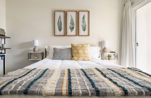Columbia City House | Cute/Cozy Private Suite In South Seattle! Light Rail Convenient!