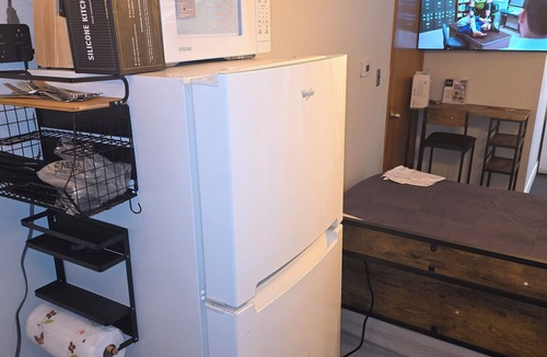 Stockade Historic District Apartment | Cute & Cozy studio furnished apartment with everything you need! Clean & Safe
