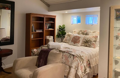 Solana Beach Apartment | Cute detached studio a short walk to the beach... and everything else!