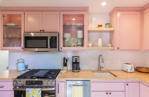 St. Helena House | Cute Downtown Saint Helena Wine Country Cottage!