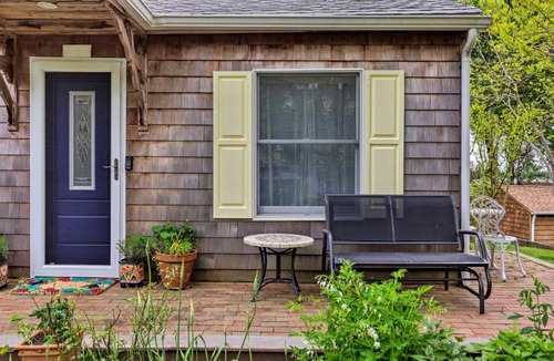 Springs House | Cute East Hampton Cottage w/Patio - Walk to Beach