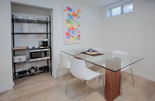 Kerrisdale House | Cute Executive Basement Suite