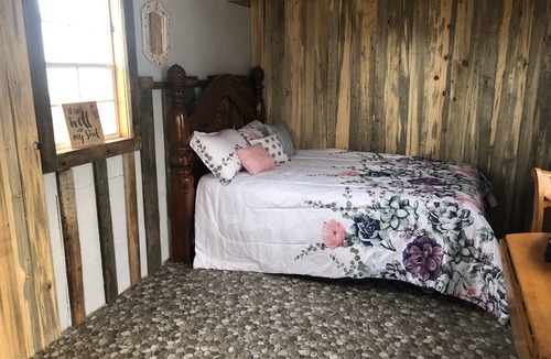 Oakley Cottage | Cute Farmhouse Cottage