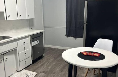 Highland Park House | Cute Highland Park (Unit B Upper)