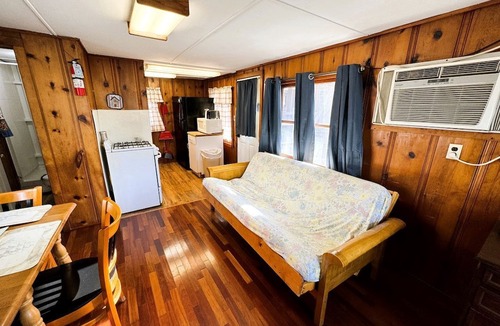 Rockaway Beach Cabin | Cute Lakeside Cabin for an Unforgettable Fishing Adventure on Lake Taneycomo in Rockaway Beach, Missouri