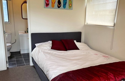 Pukehina House | Cute little studio with beach just over the road. Sleeps 4!