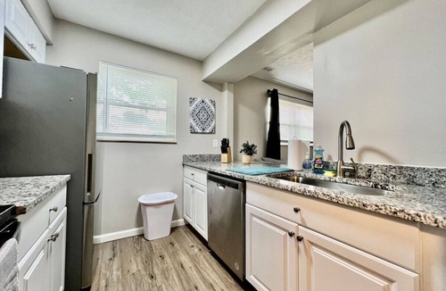 Middletown Apartment | Cute Middletown, Ohio2 bed Apartment- Free laundry