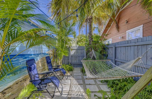 Lake Worth Apartment | Cute & modern studio apartment in prime location in downtown Lake Worth Beach!