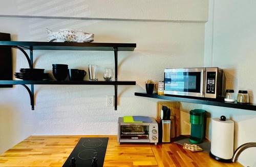 Lake Worth Apartment | Cute & modern studio apartment in prime location in downtown Lake Worth Beach!