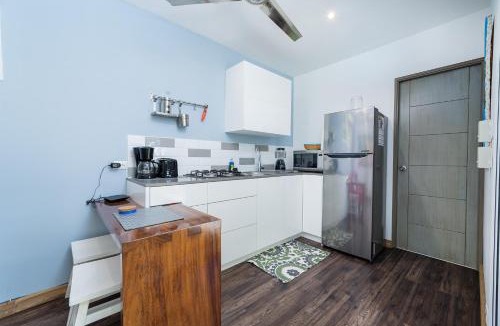 Potrero House | Cute, modern Tiny home with pool for 2 people in Playa Potrero