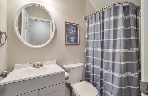 Murfreesboro House | Cute Modern Townhouse Close to MTSU, Parks & Downtown: Large Master & Coffee Bar