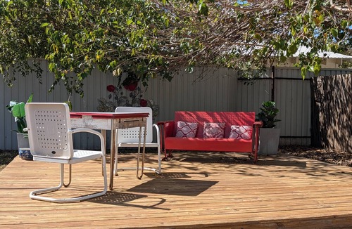 Georgetown House | Cute Studio Cottage with large deck. Walk to Historic Downtown Georgetown. Quiet Neighborhood.