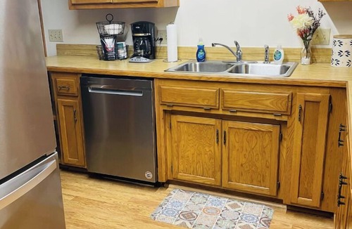 Kearney House | Cute Updated One-Level Living in Quiet Cul de Sac