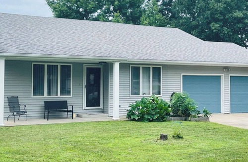 Kearney House | Cute Updated One-Level Living in Quiet Cul de Sac