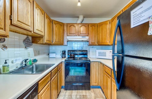 Coos Bay House | Cute Waterfront Cottage with Private washer&dryer & Wonderful Views of the Bay