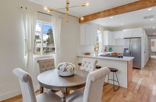Highland Park Cottage | Cute West Seattle cottage; minutes to downtown w/A/C.