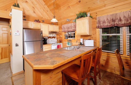 Sevierville Cabin | Cutest, comfiest log cabin with great screened in porch!