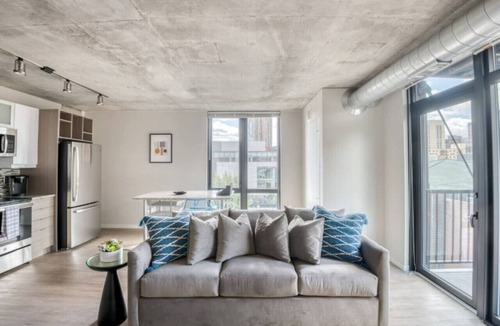 Downtown Minneapolis Apartment | CW - 2BR - Sky Lounge - Rooftop Pool - Gym NEW A