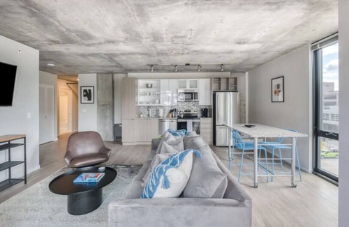 Downtown Minneapolis Apartment | CW - 2BR - Sky Lounge - Rooftop Pool - Gym NEW A