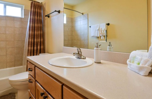 Moab House | CW343 - Just blocks to Main St. shopping & restaurants with private hot tub